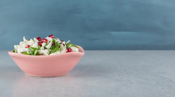 Salată de Crăciun, o rețetă rapidă și delicioasă. Este perfectă pentru masa de Sărbători