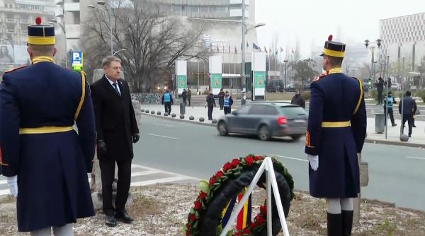 Klaus Iohannis a depus o coroană de flori în memoria victimelor Revoluţiei din 1989