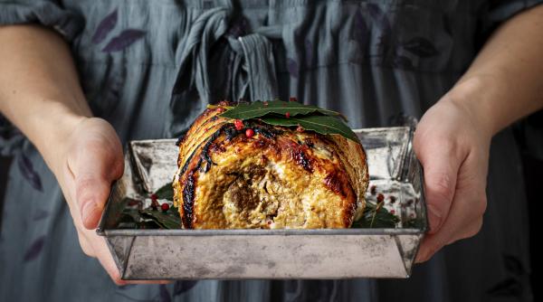 Rețeta de Crăciun de piept de curcan umplut. Crocant la exterior și suculent la interior. De vis!