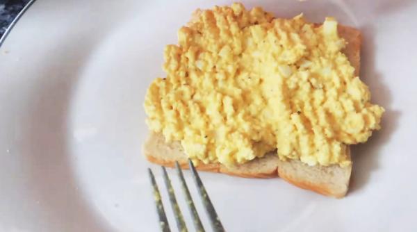 Pate rafinat din ouă fierte. După această rețetă nu o să le mai mănânci altfel!