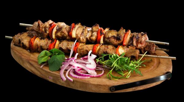 Frigărui de porc la grătar cu marinată balsamică. O rețetă delicioasă pentru masa de Crăciun