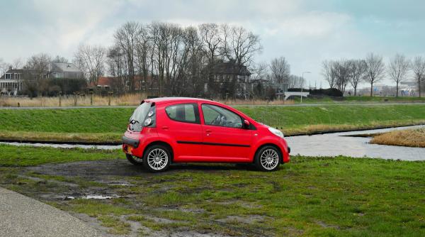 Un tată fără adăpost a emoționat o lume întreagă. Bărbatul îndură în fiecare noapte frigul din mașină și se pregătește de un Crăciun pe drumuri