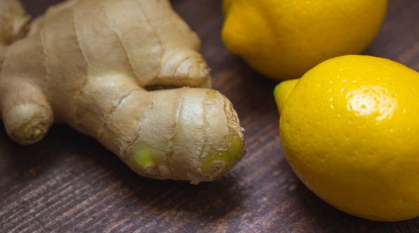 Amestecul care ține răcelile și virozele departe: ghimbir, lămâie și usturoi. Leacul minune dăruit de natură