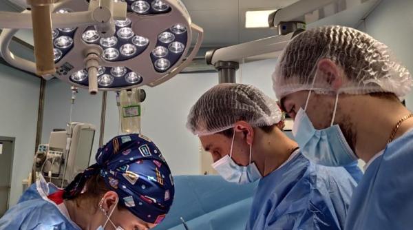 Doi români au primit o nouă șansă la viață. Operații de transplanturi renale, efectuate de medicii ieșeni de Revelion