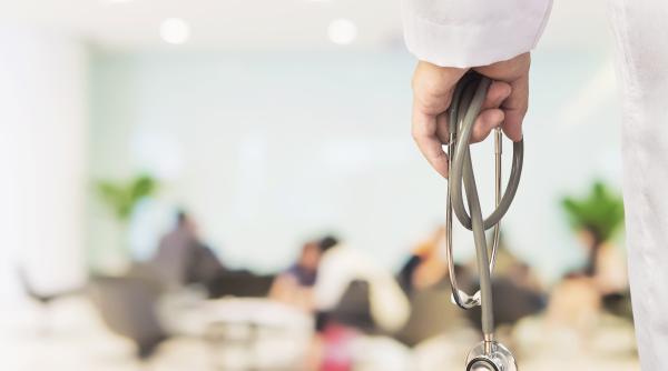 Haos în spitalele din Marea Britanie. S-a ajuns și la 4 zile de așteptare în camerele de urgență