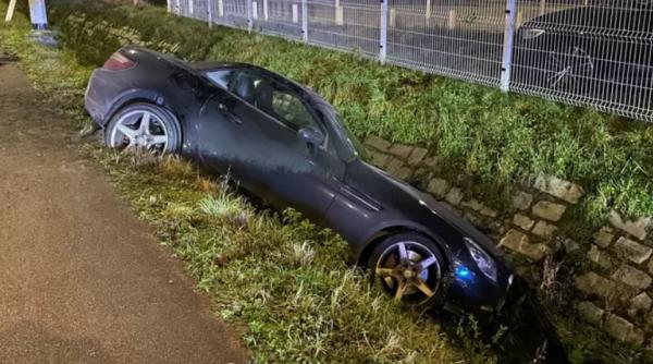 Belgia. Bolid de lux înmatriculat în România, găsit în șanț după un accident straniu. Șoferul, transportat la spital 