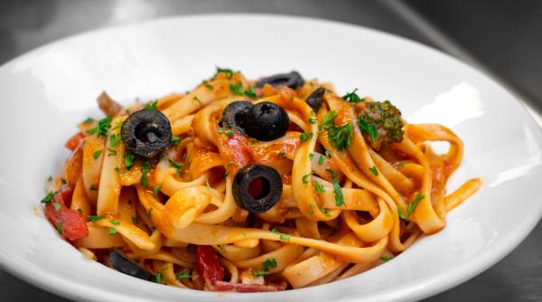 Pasta alla puttanesca, o rețetă napoletană de vis. Ce să mănânci, atunci când nu știi ce sa mai mânânci