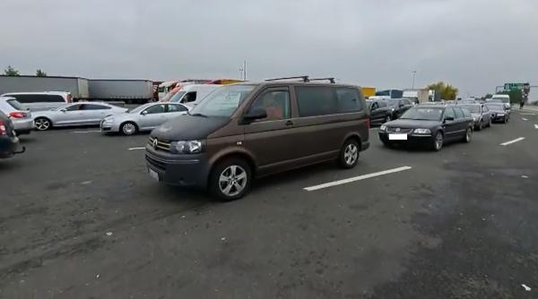 Cozi interminabile la Nădlac. Românii care muncesc în străinătate se întorc la muncă. Se așteaptă ore întregi: Granița spre Ungaria este sufocată
