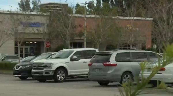 SUA. Un român a făcut 100.000 de dolari pe an, pentru „a-și ajuta copilul bolnav”. Adevărul a ieșit la iveală: În mașină avea articole de lux de la Prada, Gucci și Armani