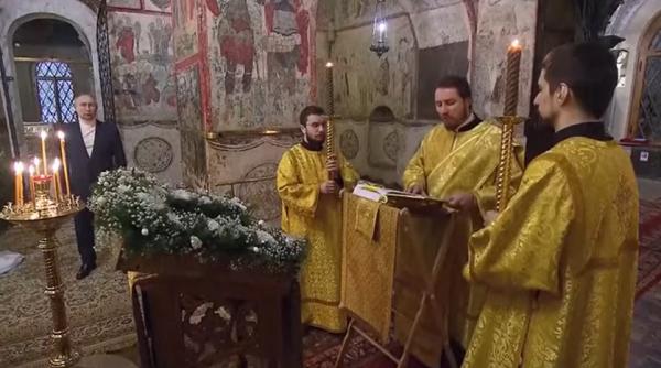 Vladimir Putin a participat singur la slujba de Crăciun la Kremlin - VIDEO