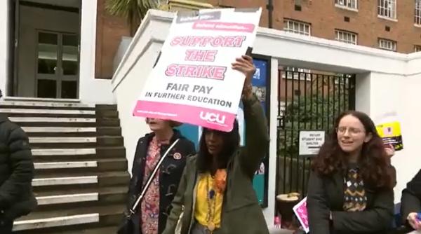 Miniștrii britanici poartă discuții cu sindicatele pentru a pune capăt grevelor