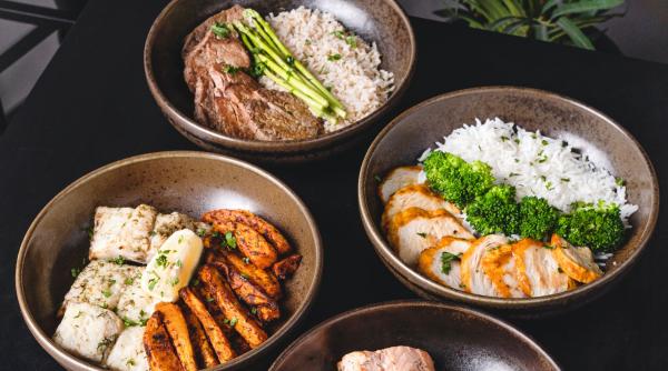 Pui japonez orez și legume verzi - un preparat sănătos care îți echilibrează dieta