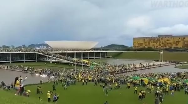 Revoltă și haos în Brazilia. Armata a intervenit după ce susținătorii lui Bolsonaro au luat cu asalt Congresul, Palatul Prezidențial și Curtea Supremă - VIDEO