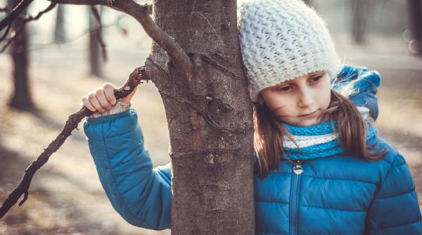 Drama copiilor români cu părinți plecați în străinătate. Peste 70 000 de copii au rămas singuri acasă 