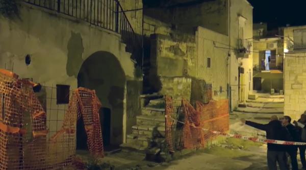 Italia. Badantă româncă și pensionarul asistat, scoși de sub dărâmături: Acoperișul casei s-a prăbușit - FOTO