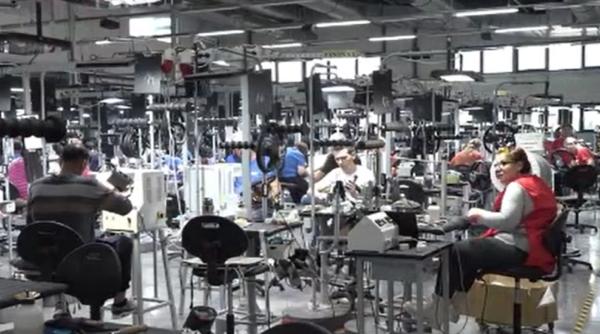 S-a întors roata la granița de vest a țării. Ungurii vin la muncă și cumpărături în România: „Zic că au o criză. Cumpără făină care este de la ei, de la noi”