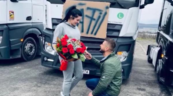 Șofer român de TIR, cerere în căsătorie emoționantă: A blocat un drum, dar nimeni nu s-a supărat. Ba din contră, au tras pe dreapta și i-au felicitat 