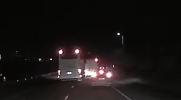 Șoferul unui autocar care venea din străinătate, goană nebună și depășiri haotice pe o șosea intens circulată din Cluj (VIDEO)