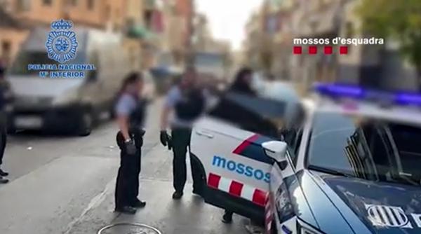 Spania. Mai mulți români au „jumulit” zeci de spanioli de ceasuri și bijuterii. Hoții au folosit o metodă cunoscută pentru a-și „mări veniturile”