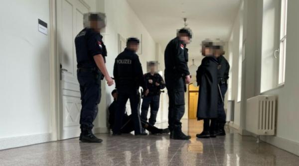 O bandă de tineri, din care face parte și un puști român, a speriat orașul Salzburg: "O muncă enormă pentru poliție, procurori și instanță"