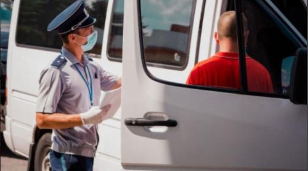 Șoferul român de microbuz nu a dat bilet nici unui pasager. Ce "surpriză" i-au pregătit polițiștii 