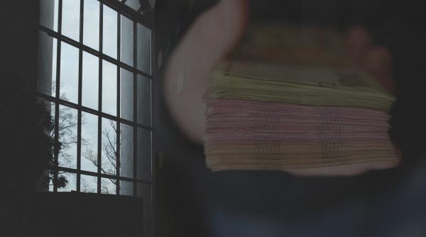 Un bărbat a primit UN MILION de dolari după ce a petrecut 17 ani în închisoare pentru o crimă comisă de dublura sa