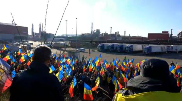 Protest în fața a două fabrici austriece de lemn, de la Sebeș 