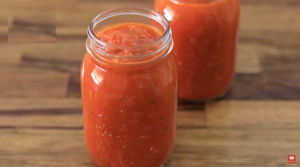 Trucul cu sosul de roșii din jurul robinetului - un produs de curățare uimitor