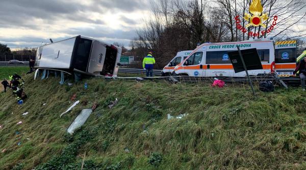 MAE, oficial despre accidentul cu români din Italia. Şapte cetăţeni răniţi în accidentul de autocar din Padova
