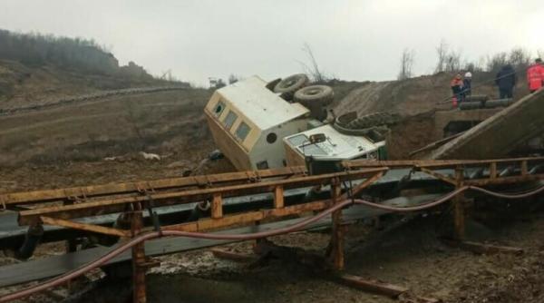 10 români răniți în accidentul de microbuz de la Cariera Jilţ, din Gorj, transportați la spitale. Ministrul Energiei, la fața locului