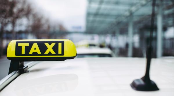 Răsturnare de situație în cazul taximetristul din Cluj care a dus o mamă cu copilul la spital fără bani. „Este de negăsit“