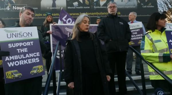 Angajații de la ambulanță din Marea Britanie au stabilit datele pentru alte patru greve, potrivit sindicatului