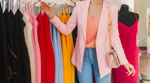 Spania. O româncă fără antecedente, expertă în furturi de haine de la mall: „Cameleonul comerțului”. Cum acționa femeia ca să nu fie prinsă