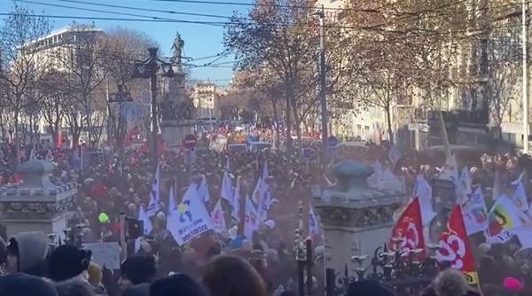 Franța, paralizată de proteste: Greva națională, o provocare majoră pentru Emmanuel Macron