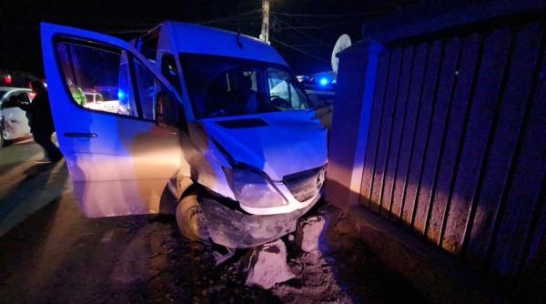 Accident între un microbuz și un autoturism, la Constanța: În microbuz erau cetățeni din Pakistan. O persoană, la spital