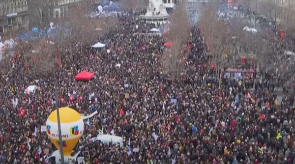A doua zi de proteste la Paris: Francezii nu sunt de acord ce creșterea vârstei de pensionare la 64 de ani