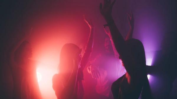 Petrecere, terminată la spital. Mai multe persoane au ajuns pe mâna medicilor după ce au mâncat la un restaurant din Râmnicu Vâlcea