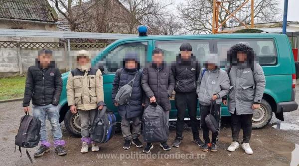Şapte vietnamezi, care au venit să muncească în România, au încercat să fugă în Europa. Migranții, prinși la frontiera cu Ungaria