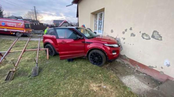 Un român beat a intrat cu mașina într-un grup de tineri. Cinci copii au fost răniți 