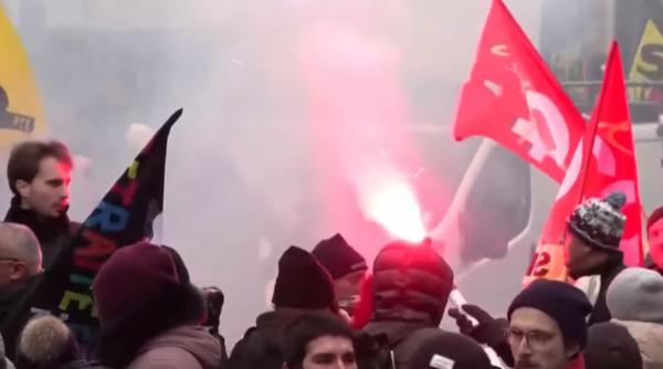 Grevele întrerup livrările de combustibil în Franța, dar participarea scade