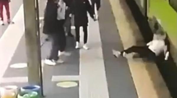 Italia. Copil român, aruncat în fața trenului de doi adolescenți. Mama băiatului: „Am leșinat. Cer dreptate pentru fiul meu. Ar fi putut muri“ (VIDEO)