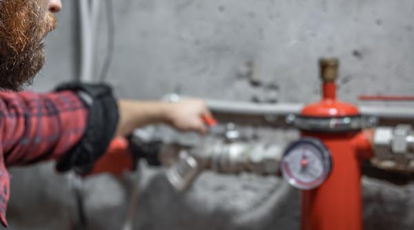 Mai mulți români au găsit o „soluție” pentru a avea facturi mai mici la gaz: Prejudiciu de 100.000 de euro