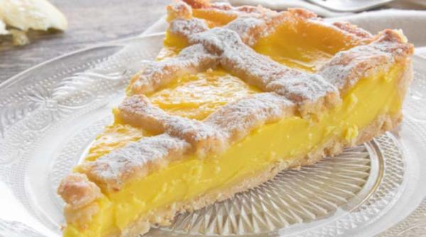 Tartă cu lâmâie, un desert proaspăt și apetisant