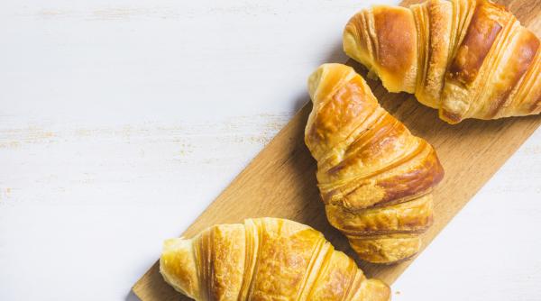 Croissante cu unt. Fă această rețetă pas cu pas și nu le vei mai cumpăra niciodată! Sunt incredibil de gustoase!