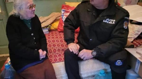 O româncă de 83 de ani, rămasă a nimănui, a sunat la 112 că moare de frig și singurătate în casă