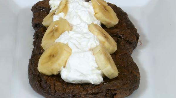 Omletă cu ciocolată, ideală pentru un mic dejun rapid sau o gustare. Un desert minunat!