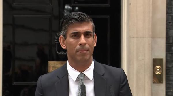 Premierul Marii Britanii, Rishi Sunak, l-a demis pe preşedintele Partidului Conservator din guvern pentru „o încălcare gravă“