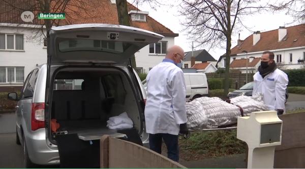 Tragedie pentru o familie de români din Italia. Mamă, găsită moartă în cadă de cei doi copii și soț