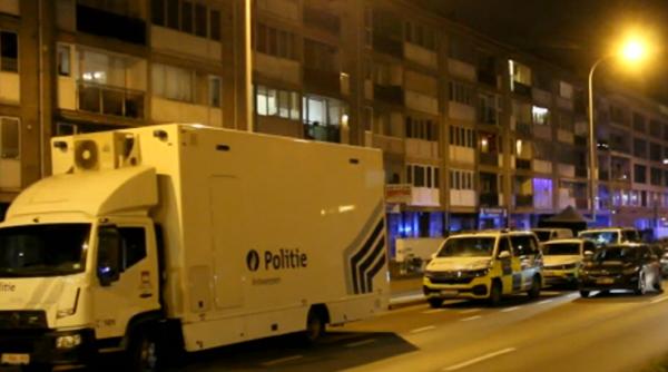 Belgia. Trupul neînsuflețit al unei femei, găsit într-o valiză la subsolul unui bloc. O româncă și soțul ei exploatau fete lângă acea clădire