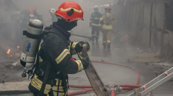 Durere pentru un român aflat la muncă în Germania. Cei trei copii i-au murit după ce le-a luat foc pătuțul